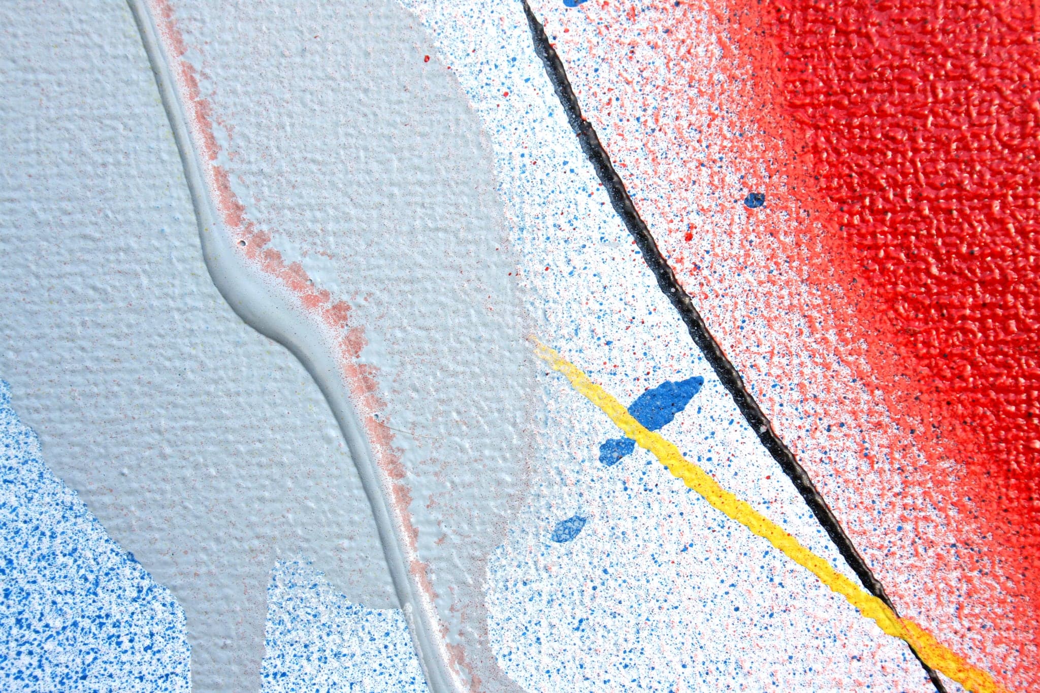 Close view: a thin pink line and a yellow diagonal where blue meets a red edge.